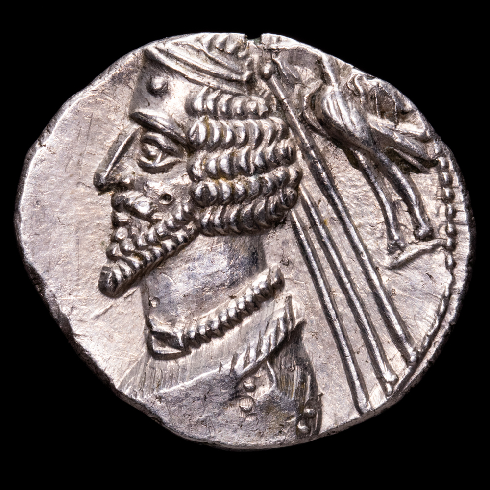 Grecia Oriental – Phraates IV. Dracma. (3,86 g.). 38/7-32 a.C. Sellnood-50.32-3 var. EBC+/EBC. Brillo original. Rara