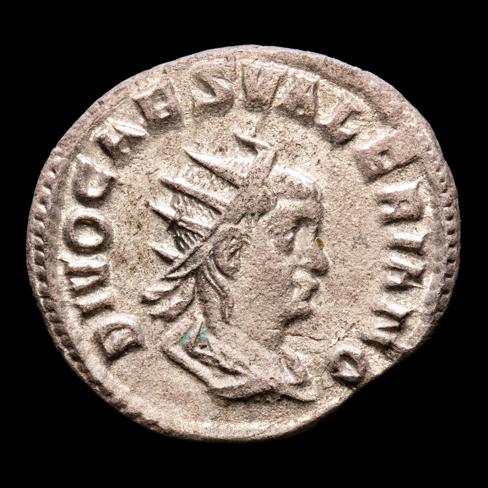 Divo Valeriano II. Antoniniano. (3,17 g.). Roma. 258 d.C. RIC 24. R/ CONSECRATIO . EBC- . R.B.O.