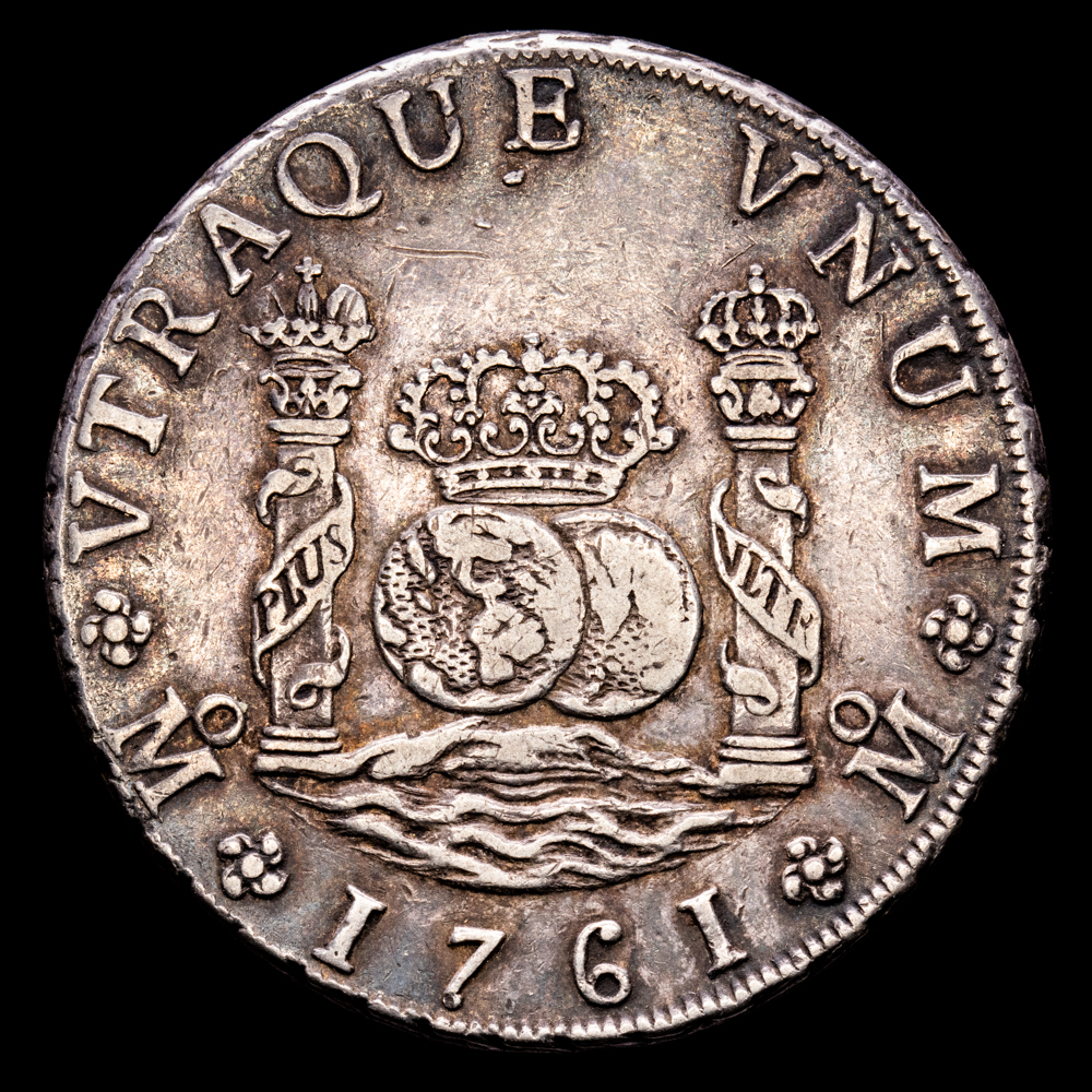 Carlos III. 8 Reales. (26,96 g.). México. 1761. Ensayador M·M. Aureo y Calicó – 1075. MBC+. Pátina. Pequeños golpecitos.