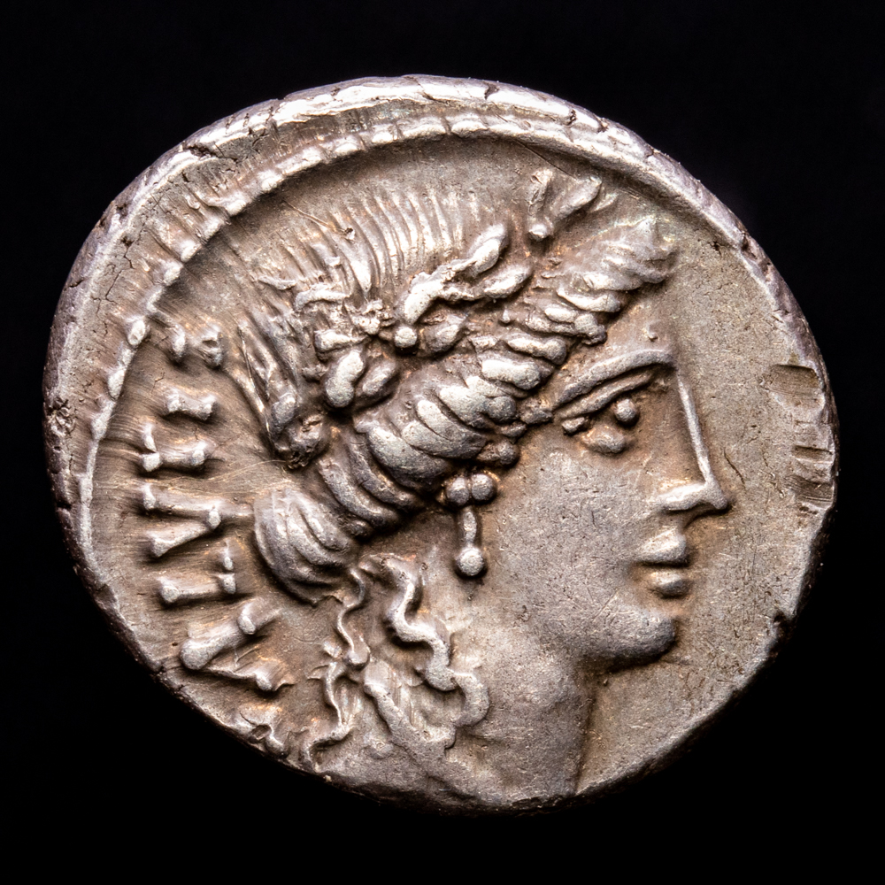 Man. Acilius Glabrio. Denario. (3,97 g.). Roma. 49 a.C.. Crawford 442/1a. MBC+. R: MN•ACILIVS; III•VIR•VALETV