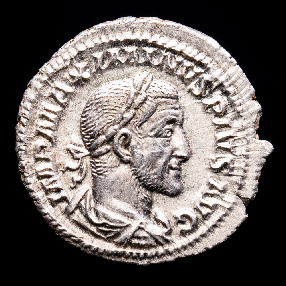 Maximino I. Denario. (2,51 g.). Roma. 235-238 d.C.. RIC-12. UNC-. Brillo original.