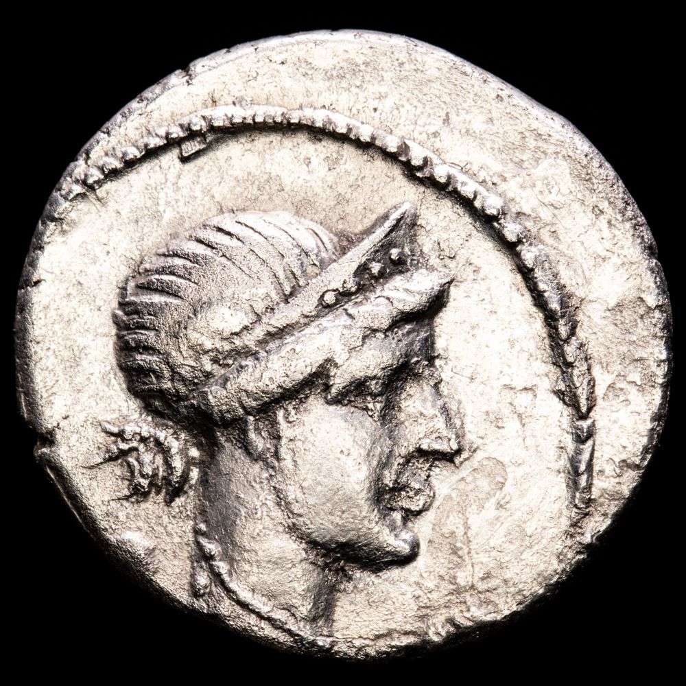 Julio César. Denario. (3,78 g.). Galia. 46-45 a.C.. Craw-368/1. MBC+.