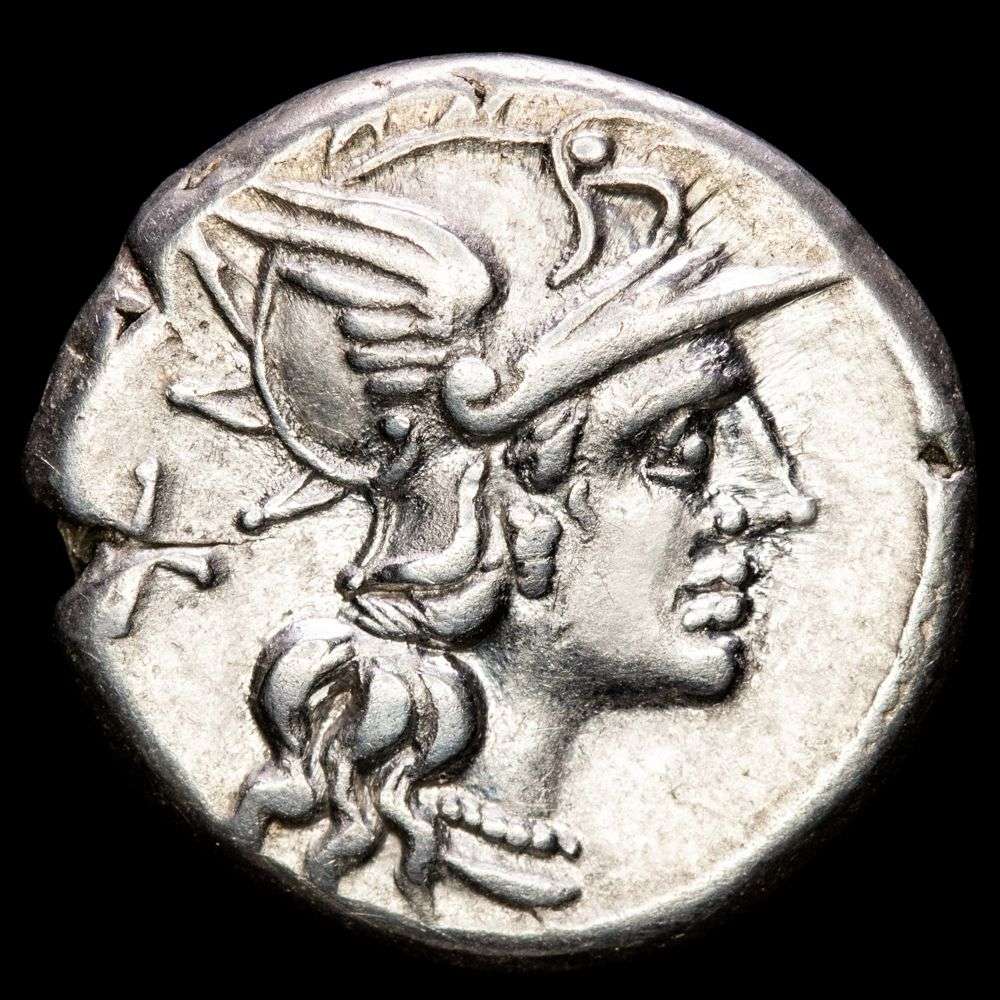 Anónimo. Denario (4´20 g.). Roma, 219 a.C. Cabeza galeada de Palas con X detrás (10 ases). Diana con antorcha en biga de ciervos, ROMA bajo la línea de exergo. Ch43-10 nº 9. MBC+. Conme