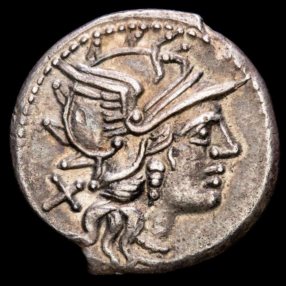 RENIA. C. Renius. Denario (3,79 g.). Roma, 138 a.C. ESCASA. Anv.: Cabeza de Roma a derecha, detrás X. Rev.: Juno Caprotina en biga arrastrada por macho cabríos a derecha, debajo C. RENI. E