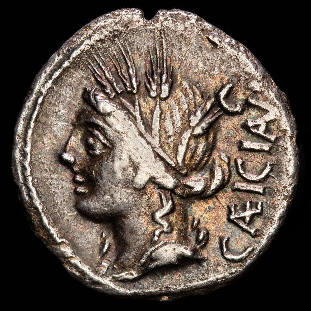 CASSIA. L. Cassius Caecianus. Denario (3,87 g.). Roma, 102 a.C. Craw-321/1. MBC+.