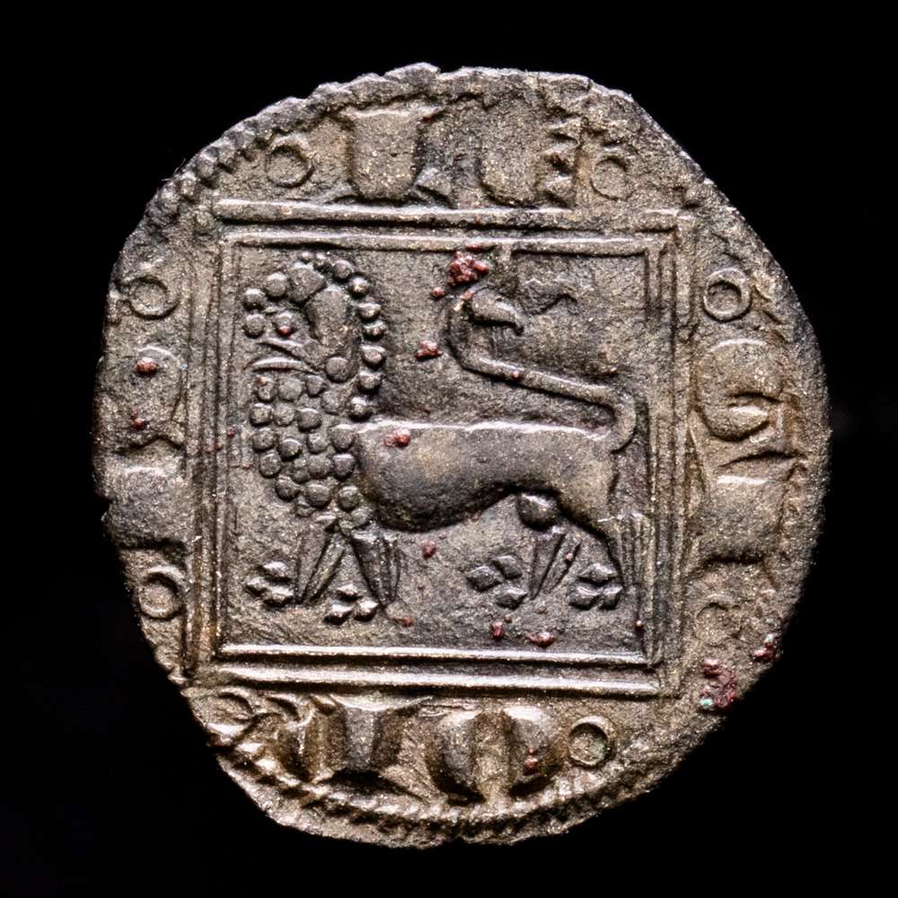 Alfonso X (1252-1284). León. Óbolo o pujesa. Vellón. Con dobles anillos en las esquinas. MOMECA 39.A5.1. AB 284. Cy1166. 0,4 g. MBC+. Tono.