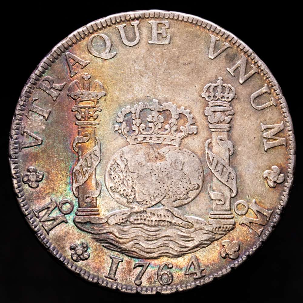 Carlos III (1759-1788). 8 reales. 1764. México. MF. (Cal-1087). Ag. 26,96 gramos. Pátina con tonos iridiscentes. MBC+. Muy bella.