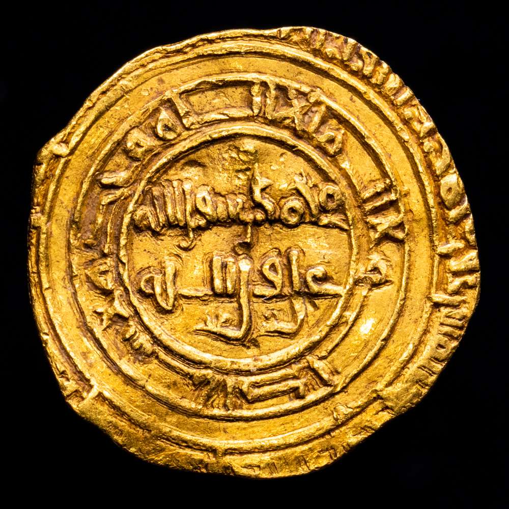 Fatimides – Al Hakim bi-Amr Allah. Dinar. (4,1 g.). 386-411 / 996-1021 d. C. Acuñada en Al-Mansuriya. 393 H. (1002/3 d.C.). Cf. Nicol 1135 (fechado en 392 d. H.). VF+.
