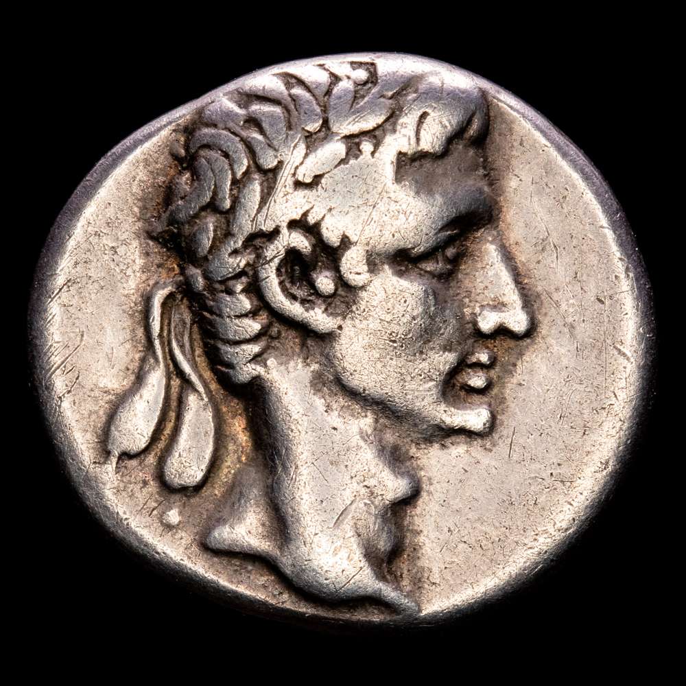 Roma – Augusto (27 a. C. – 14 d. C.), denario del monetario L. Mescinio Rufo, 16 a. C. 3,90 g (c. 463; BMC. 86; RIC. 351; CBN. 331). En muy buen estado.