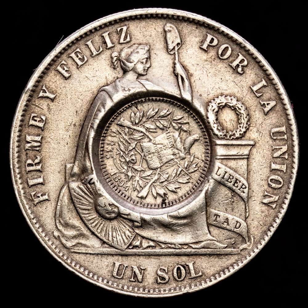 Guatemala – Perú. Peso, 1894. (24,78 gramos). KM-224; Jovel-Tipo VIII. Contramarca: Aplicado a un Sol de la República del Perú YJ de 1870-LIMA (KM-196.3). VF+.