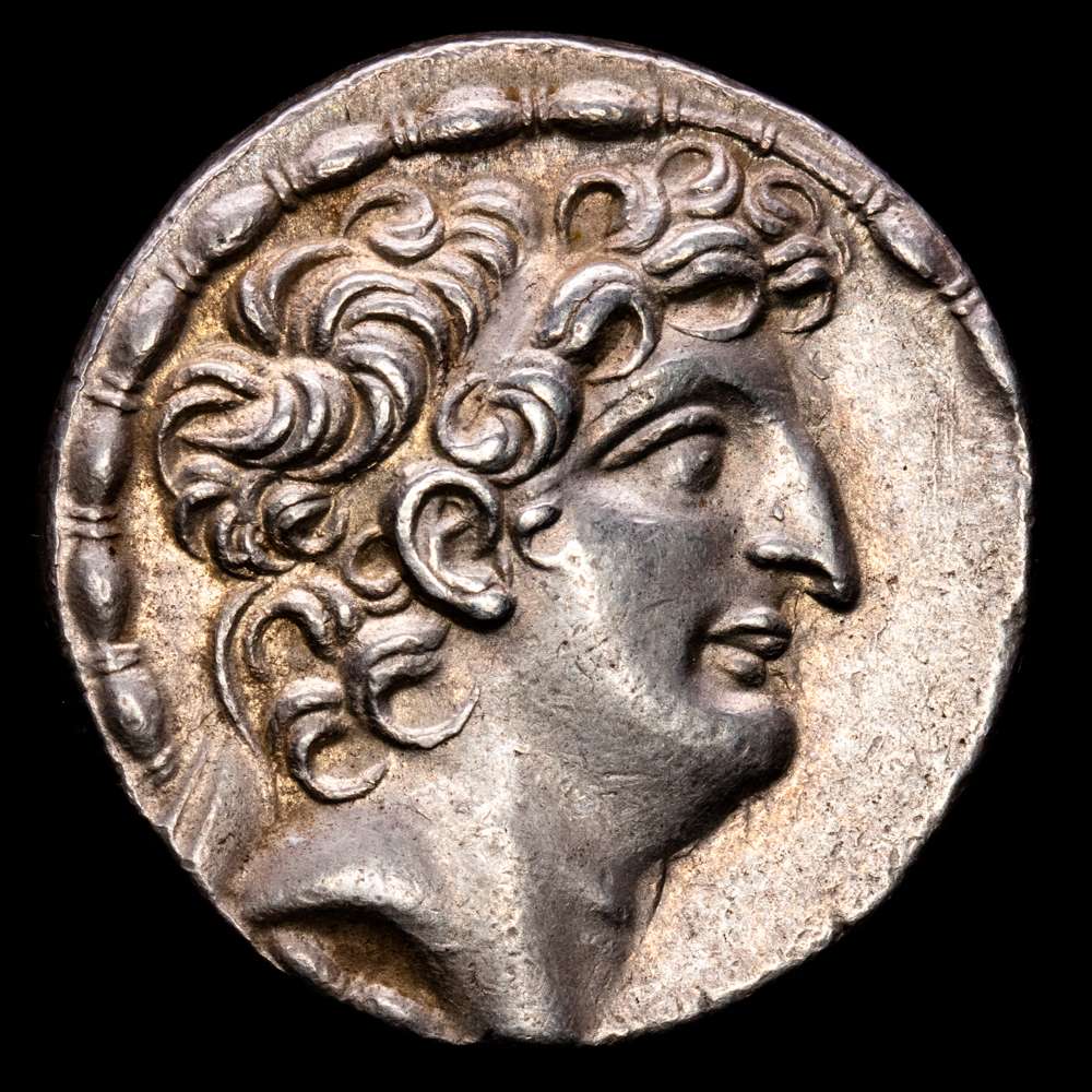 SELEUCIDA IMPERIO. Antíoco Epifanes. Tetradracma ático. 175-164 a.C. (Hgc-9, 1200). 16´23 g. mínimos restos de brillo original. Suave tono. Buena acuñación centrada y con detalle. XF.