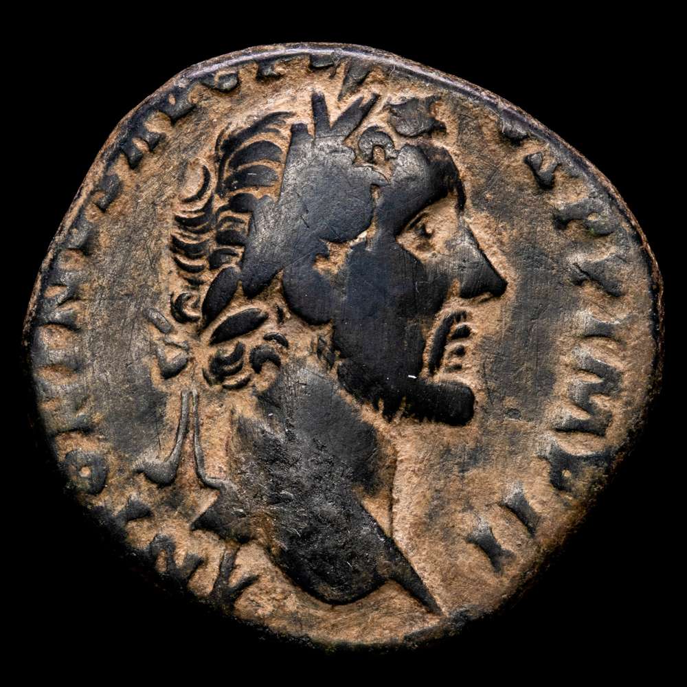 Antonino Pío, 138-161 d. C. Sestercio de bronce (29 mm, 20,29 g). Ceca de Roma. Acuñada entre 157 y 158 d.C. RIC III 980; Banti 493 var. (timón sobre globo). MBC-.