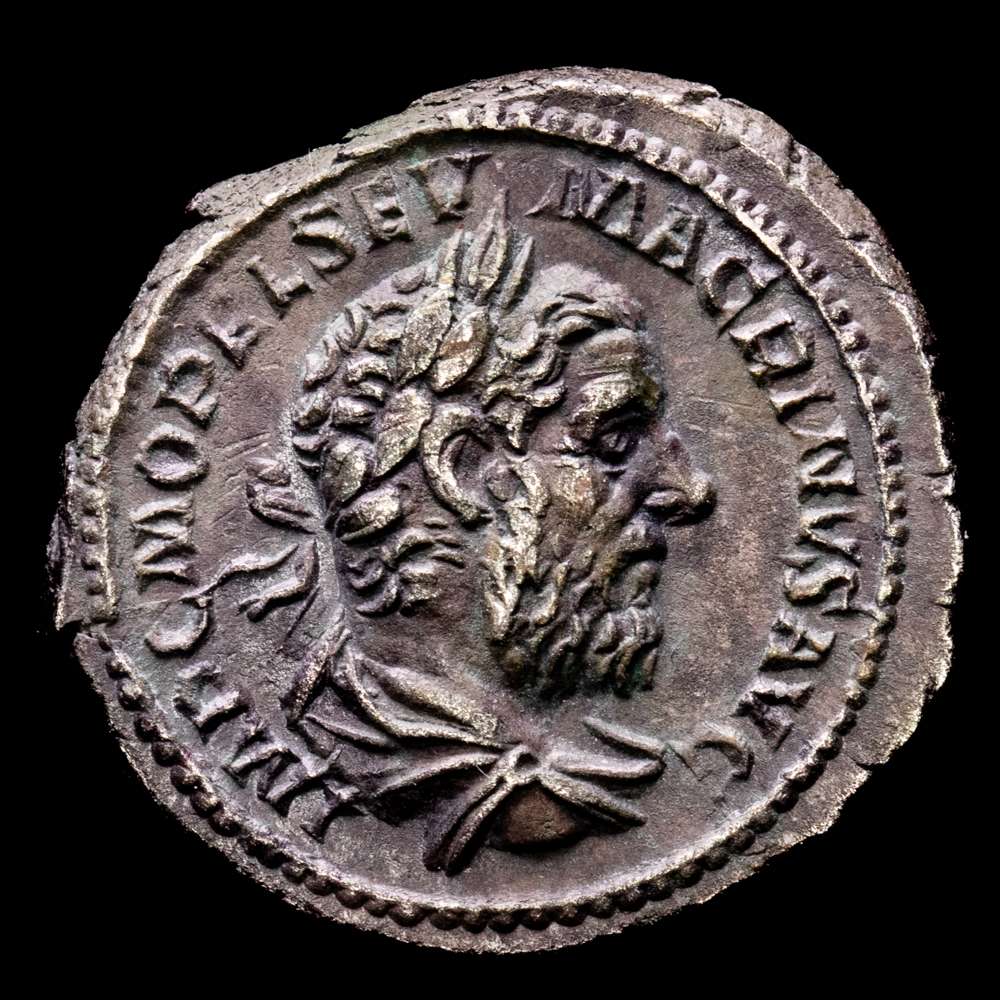 Denario romano imperial. Macrino, 217-218. (Plata, 21 mm, 3,61 g, 12 h), Roma, RIC 26. Con una bonita pátina, un ejemplar muy atractivo. En excelente estado. XF.