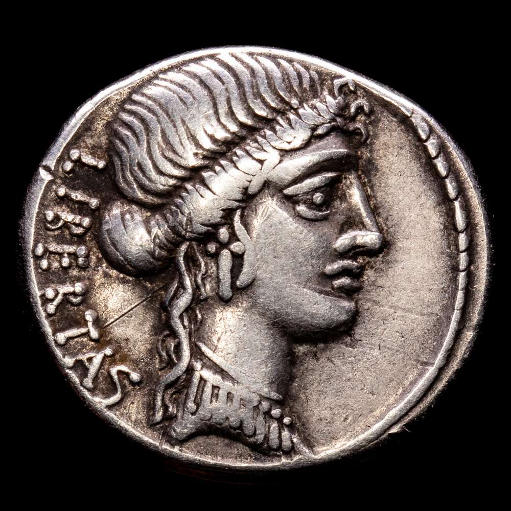 República Romana M. Julio Bruto Q. Cepión, denario AR, 54 a. C., Roma. BRVTVS. Cr. 433/1; Sid. 906. 4,08 gramos. VF+.