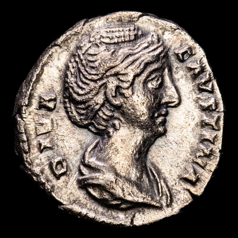 Diva imperial romana. Faustina la Mayor, fallecida en 140/141 d. C. Denario de plata (17mm, 3,28 g). Ceca de Roma. BMC 373; Cohen 32; RIC 351. MBC+.