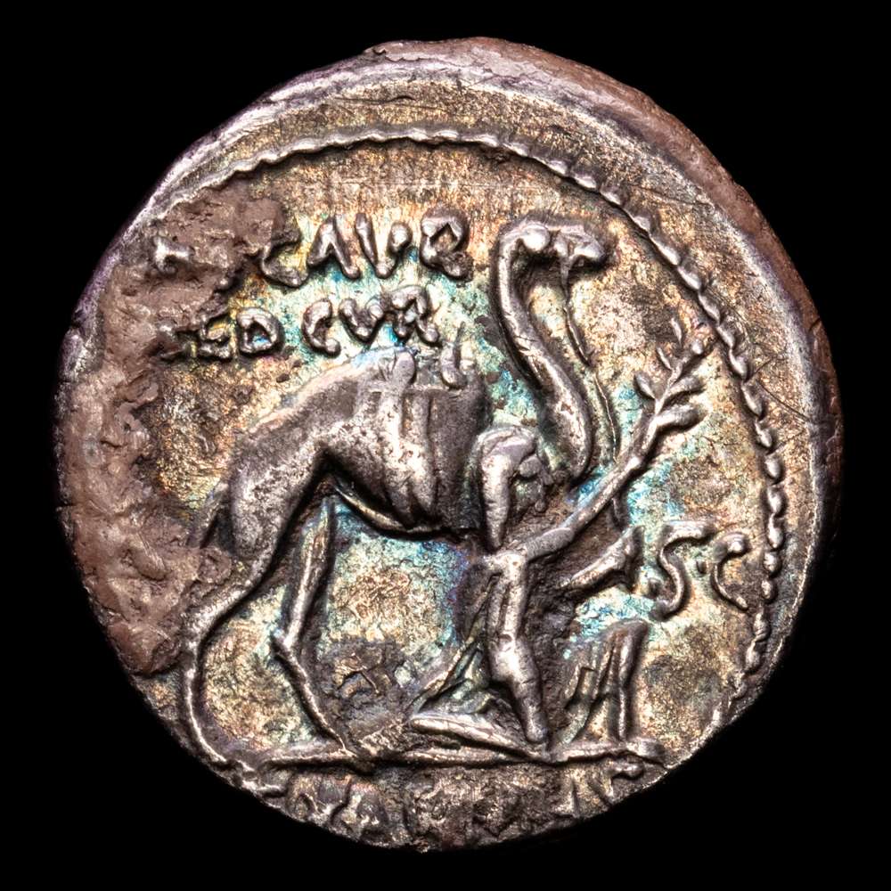 Aemilia. Denario. 58 a.C. Roma. (Ffc-120).(Cap. 8) (Craw. 422/1b). Ag. 3,85 g. Concreciones. VF.