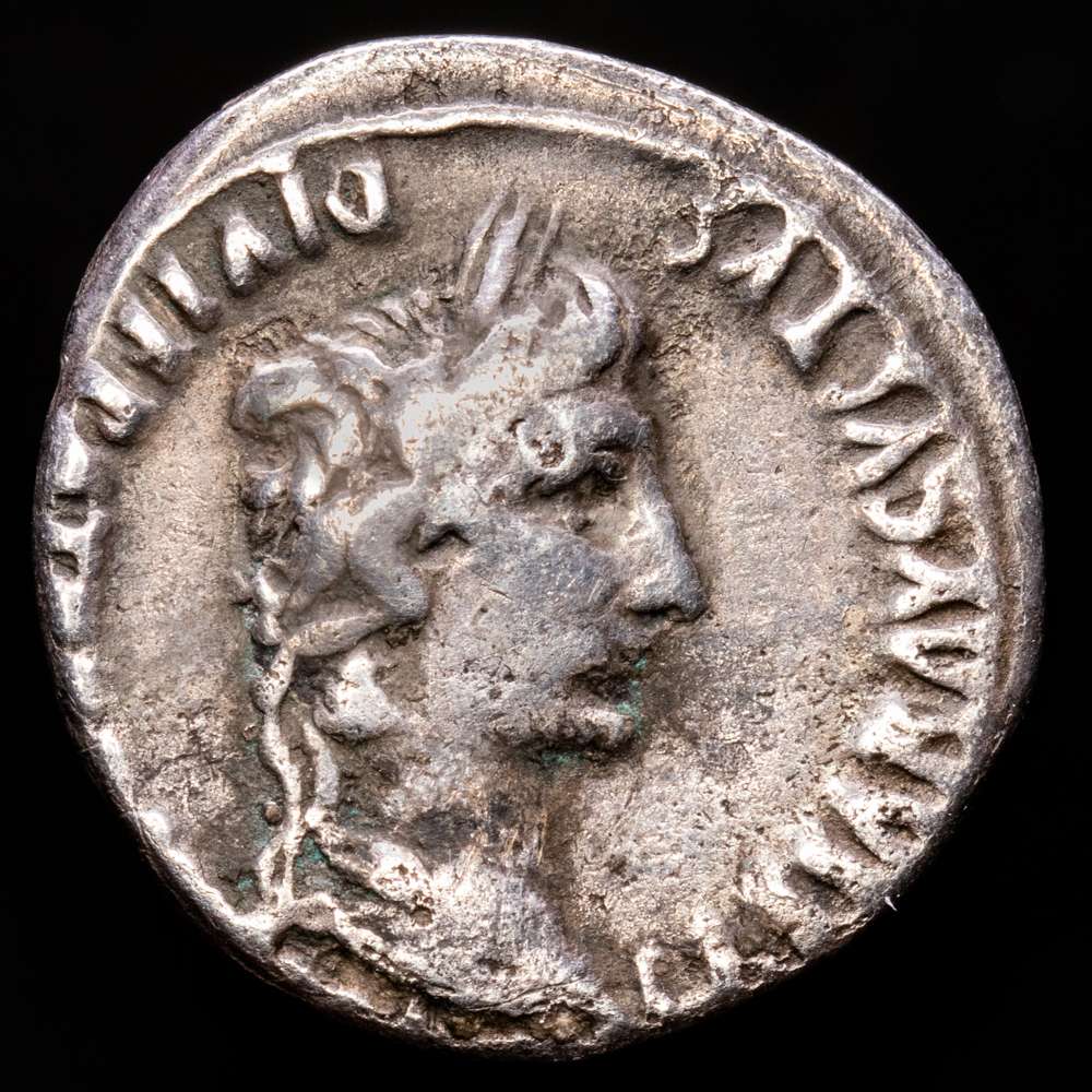 Augusto. Denario. 7-6 a.C. Roma. (Ric-207). (Bmcre-433). (Rsc-43c). Lugdunum. Ag. 2,75 g. MBC-.