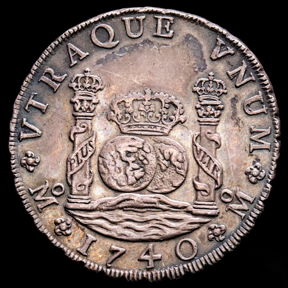 Felipe V (1700-1746). 8 reales. 1740. México. MF. (Cal-1456). Ag. 27,04 gramos. Pátina oscura con ligeros tonos iridiscentes. Atractivo ejemplar. EBC/EBC+.