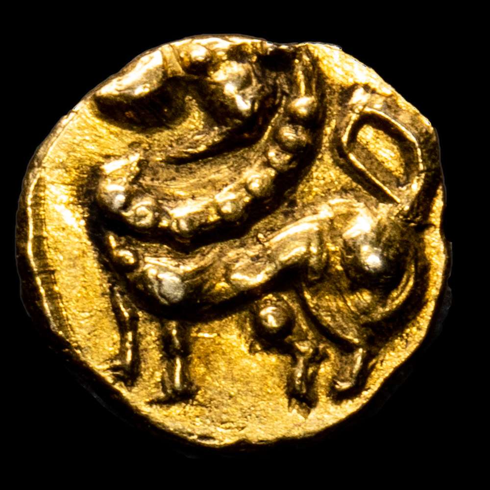 India – Jmnig. Gold Fanan. (0,33 g.). 1800’s. Mitch # 601. UNC. Unusual gold Fanan. Very rare type