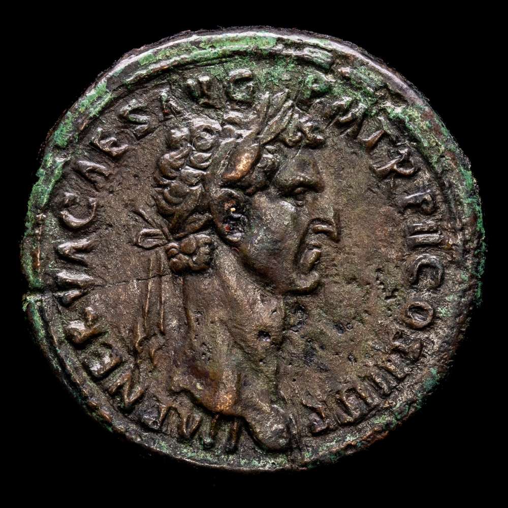 Nerva imperial romano. (96-98), sestercio, Roma, 97 d. C. Æ (29,18g). RIC 102. Pátina marrón con algunos reflejos verdes en las leyendas. Retrato expresivo. En muy buen estado.