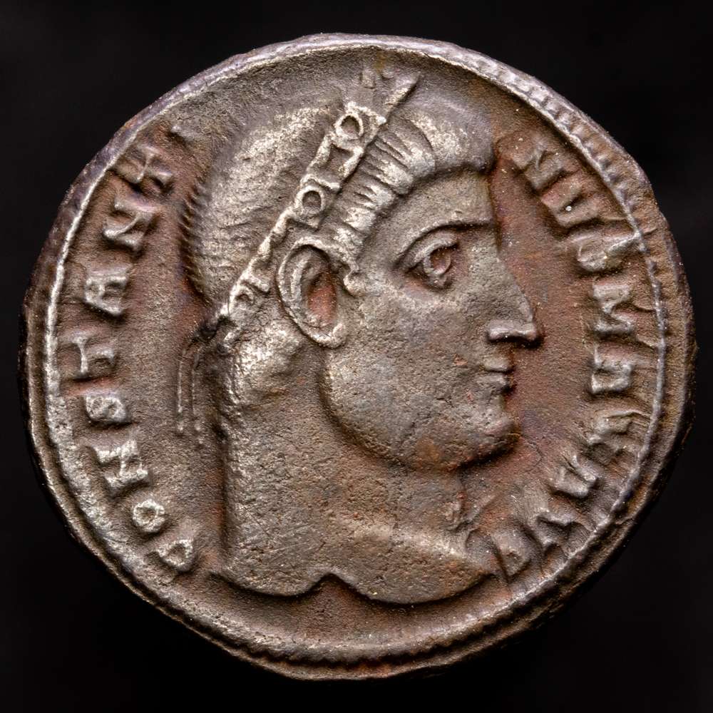 Constantino I Æ Nummus. Constantinopla, 327 d. C. RIC 25. 3,67 g, 20 mm, 11 h. Excelente estado de conservación.