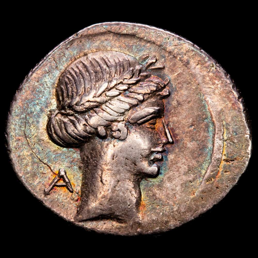 Considia. C. Considio Paetus. Denario. 46 aC Roma. (FFc-596). (Craw-465/2b). (Cal-461). Ag. 3,91 gramos. MBC+/EBC-. Preciosa pátina irisada.
