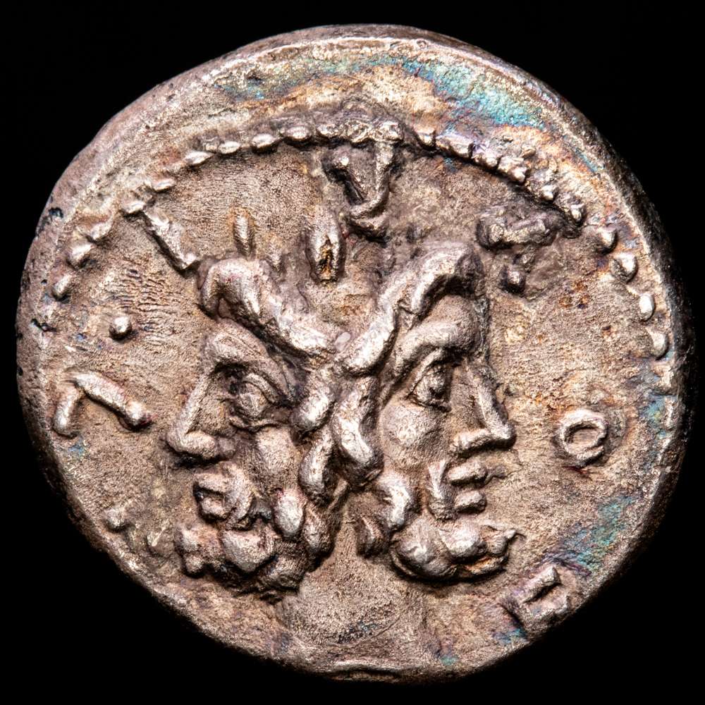 Furia. M. Furius L.f. Philus. Denario. 119 a.C. Italia Central. (Ffc-730). (Craw-281/1). Ag. 3,71 g. Bonito tono de monetario. EBC-.