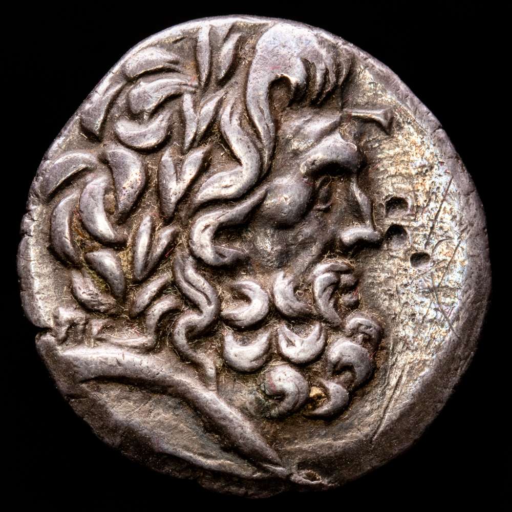 LIGA DE TESÁLICA. Estatera. Siglo I a. C. Cabeza de Zeus con corona de roble a la derecha. HGC 4, 209. SNG COP. 299. 5,95 g. Alto relieve. Hermosa pátina. EBC.